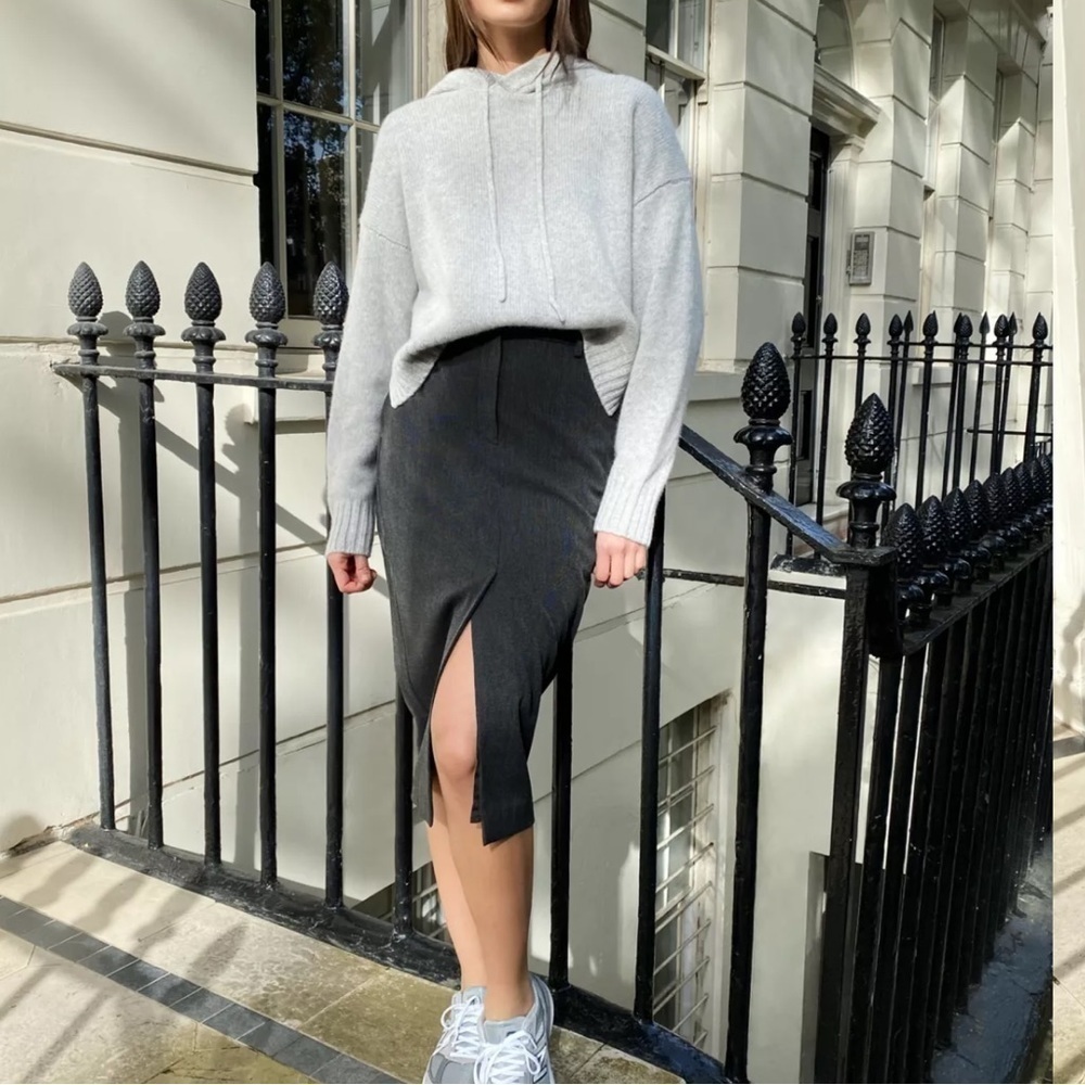 𝅺nwt Aritzia Babaton Pencil Skirt with Front Slit